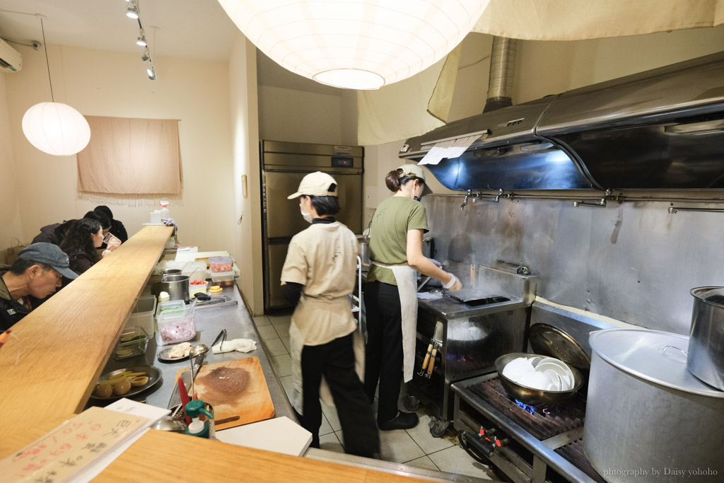 白露拉麵 bailu ramen，全台最有氣質的拉麵店，日系文青感的純粹雞白湯。