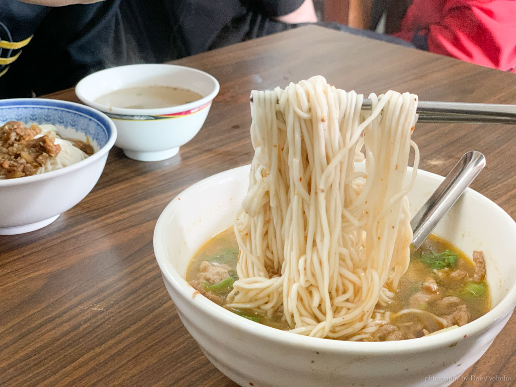 仁德忠味麵館，用餐時間大排長龍的在地麵店，還是仁德老店的更好吃！