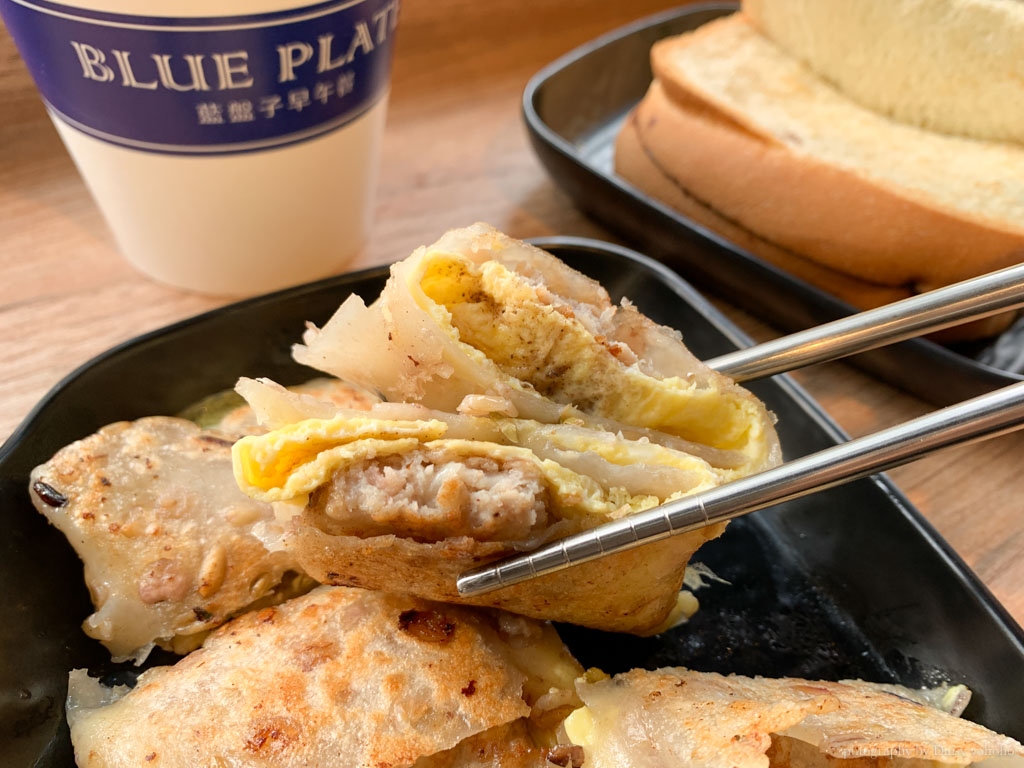 藍盤子早午餐-嘉北店｜餐點選項豐富，五穀蛋餅很有特色！山型吐司好吃