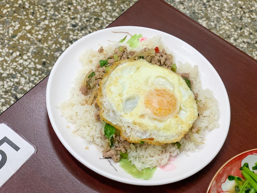 潘妮泰式餐食, 台南泰式小吃, 南紡附近美食, 平價泰式料理, 台南東區泰式料理