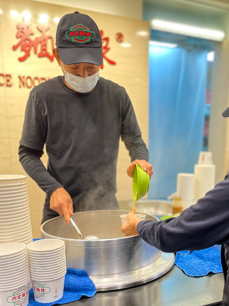 阿宗麵線｜傳說中的西門町必吃麵線？老字號飄香45年人氣依舊不減！