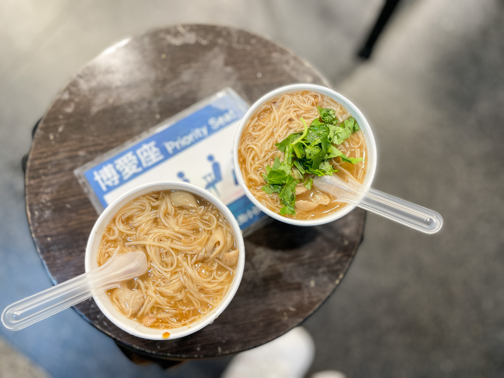 阿宗麵線, 西門町美食, 觀光客美食, 台北麵線, 西門町老店, 阿宗麵線歷史, 站著吃麵線