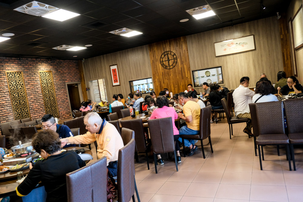 大崗山土雞城｜田野香雞庭園，開到蓋豪宅的高雄阿蓮美食，推芥菜蛤蜊雞湯