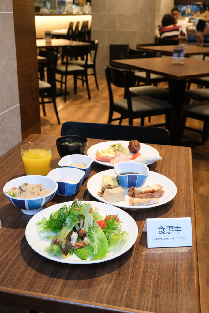 和苑三井花園酒店早餐｜日式為主的早餐buffet，還有披薩、現點現做海鮮粥