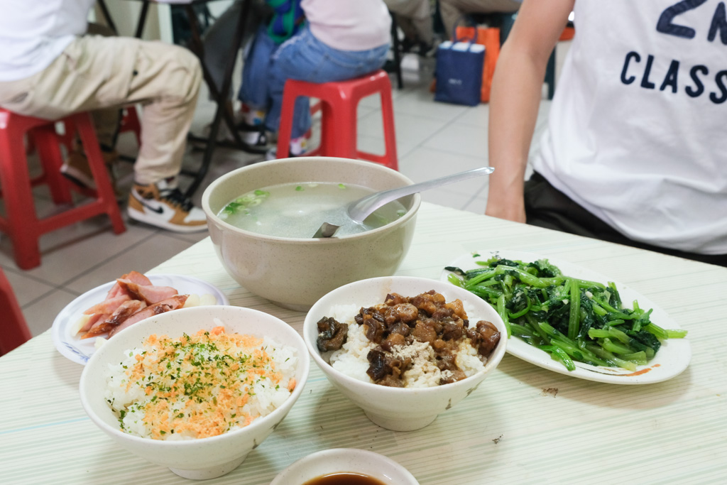 早安魚仔湯, 台南魚湯, 青年路美食, 台南傳統早餐, 台南美食, 台南小吃, 台南鮮魚湯, 台南隱藏版美食, 台南石斑魚湯, 東市場美食