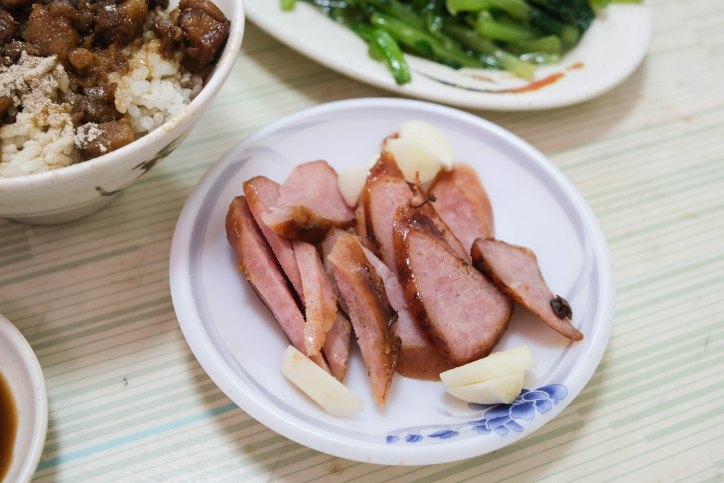 台南隱藏版美食！在地人愛吃的「早安魚仔湯」，早餐來一套石斑魚湯搭肉燥飯！