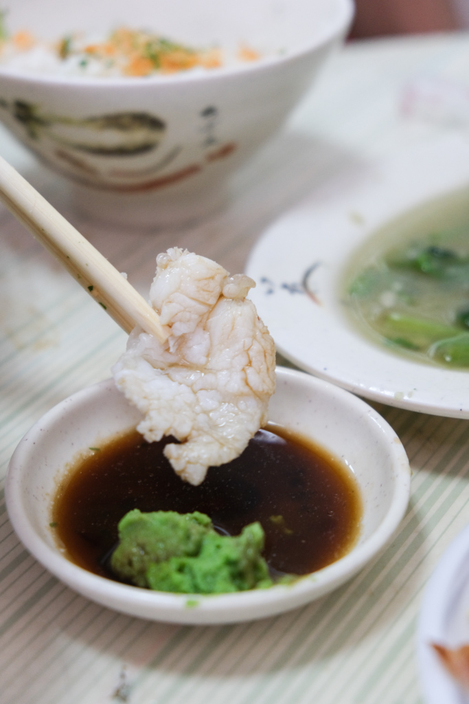 台南隱藏版美食！在地人愛吃的「早安魚仔湯」，早餐來一套石斑魚湯搭肉燥飯！