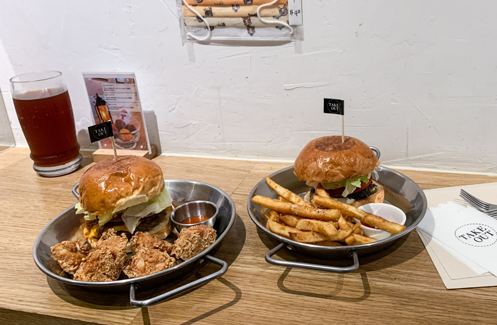 TakeOut Burger&Cafe, 民權西路站漢堡, 民權西路站美食, 民權西路站美式餐廳, 台北美式餐廳, 中山區美式漢堡, 貓咪漢堡店, 貓奴咖啡店