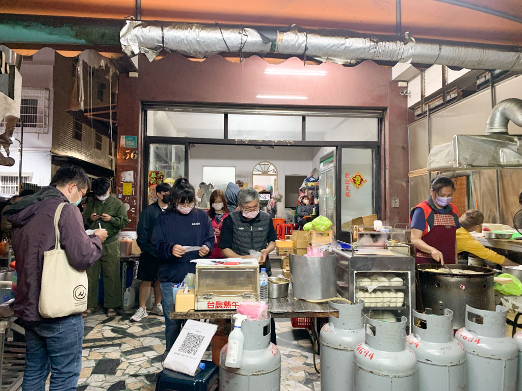 一點掛包, 一點刈包, 小東路美食, 台南宵夜, 成大宵夜, 宵夜蛋餅, 台南美食, 台南小吃, 台南排隊店