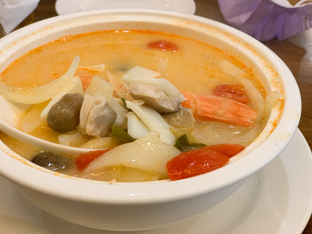 巴東泰式料理｜台南長榮路平價泰式料理店，月亮蝦餅超厚實的！