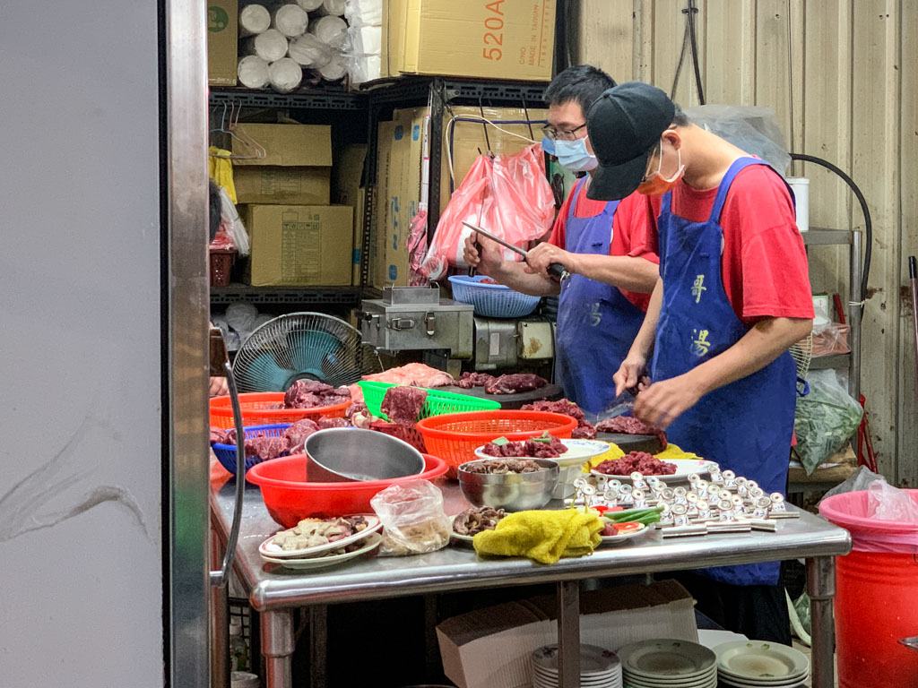 旗哥牛肉湯, 台南牛肉湯, 台南好市多附近美食, 台南北區牛肉湯, 台南美食, 台南牛燥飯