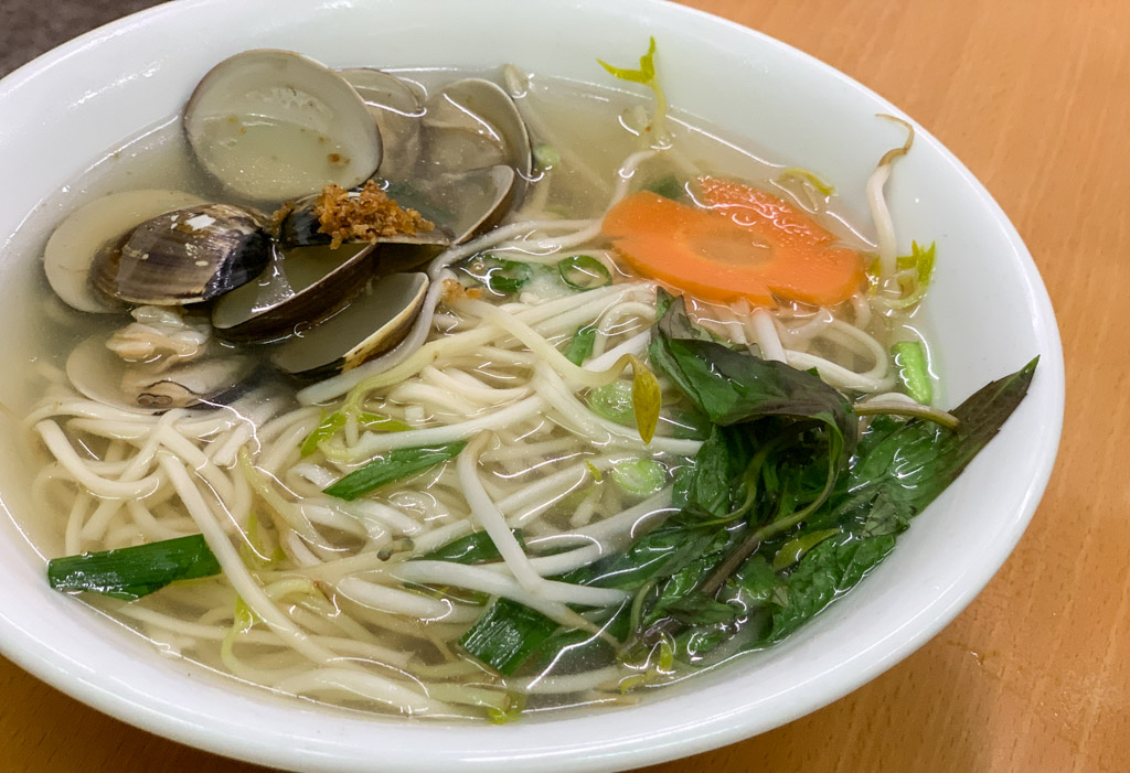 台南蛤蜊麵｜奇香蚌麵，高C/P值的成大美食小吃，湯頭極鮮美！