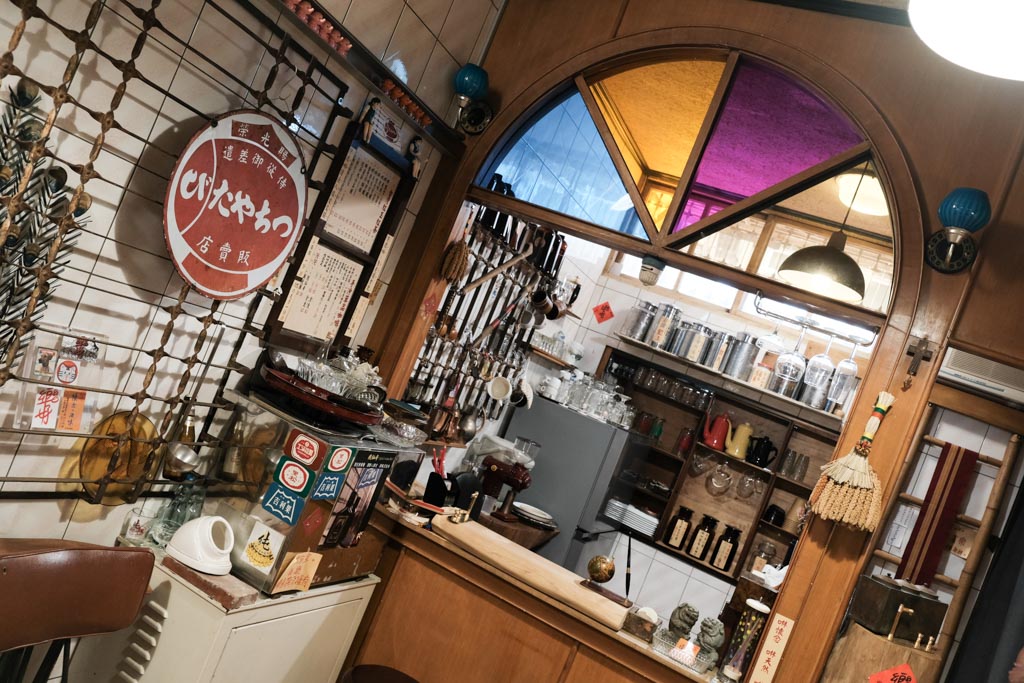 樂好日｜隱身永樂市場二樓的古早味紅茶、現煮咖啡店，鬧中取靜的人情味。