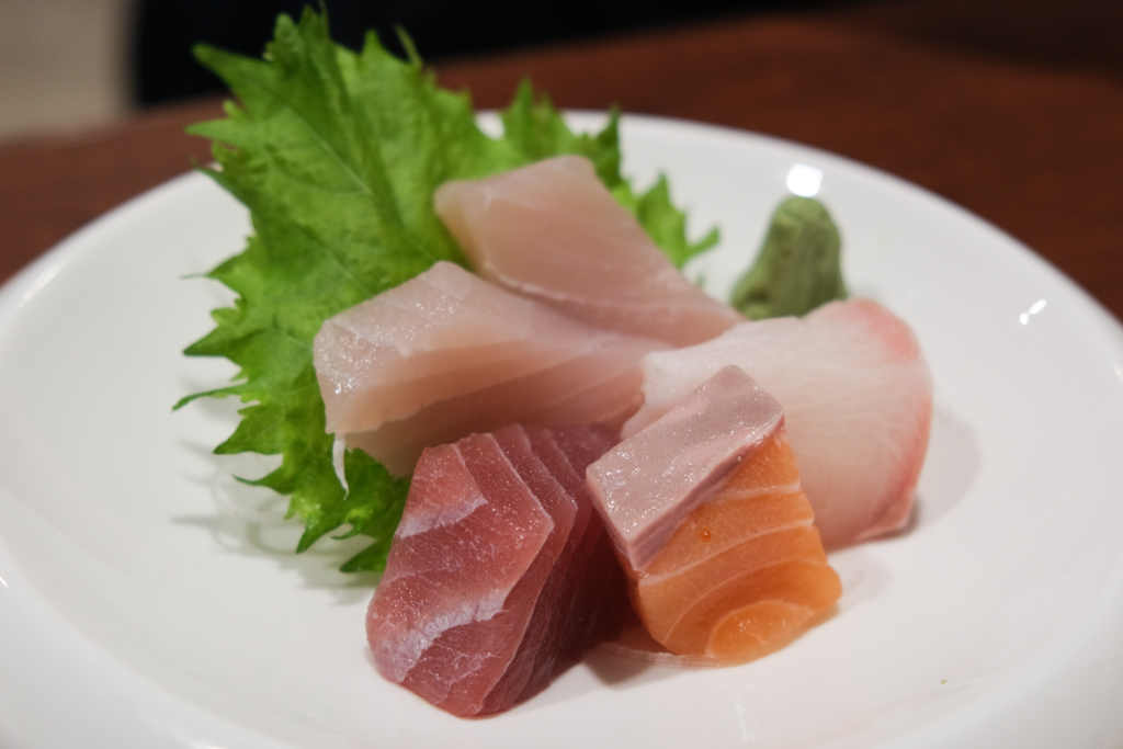 銀都屋日式料理｜定食$480有8道料理！生魚片、烤物、炸物、壽司都吃得到