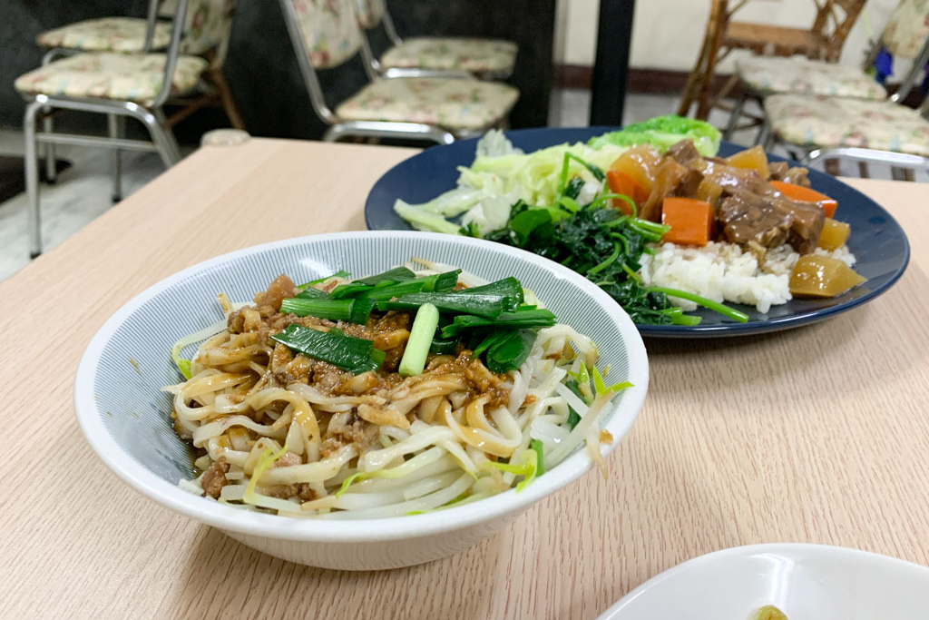 美濃板條, 後甲圓環美食, 後甲圓環麵店, 富農街巷弄麵店, 麻醬麵