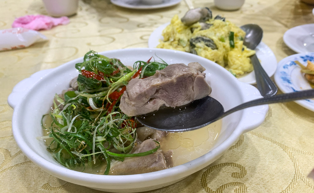 鄭抄手川菜館，嘉義市區好停車的聚餐餐廳，臺菜、川菜菜色多元的老店