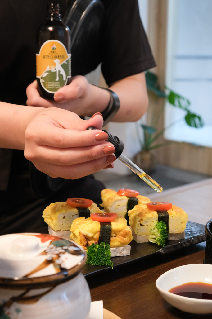 千汌日本料理｜超貼心的狗狗免費壽司鮮食餐，台中寵物友善餐廳大推薦！