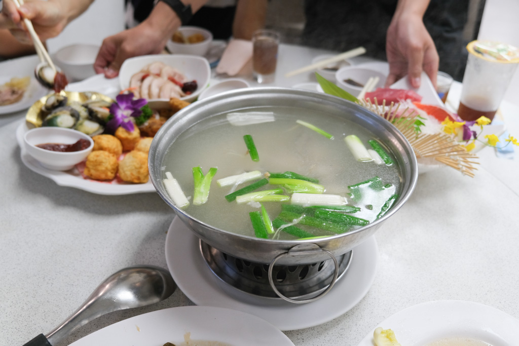 安平生猛海鮮餐廳｜慶平海產，跟著《鬧著玩》腳步到安平港旁大啖海鮮！