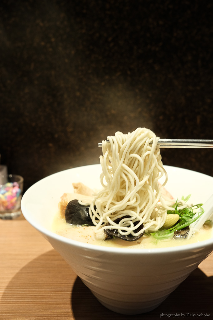 淳鳩一夫拉麵｜台南人氣日式拉麵，招牌雞白湯，來加一根巨型蟹肉棒！