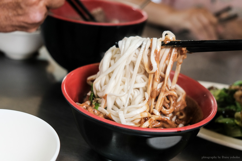 白沙屯外省牛肉麵, 苗栗通霄美食, 白沙屯美食, 白沙屯拱天宮美食, 白沙屯媽祖附近美食, 台一線美食