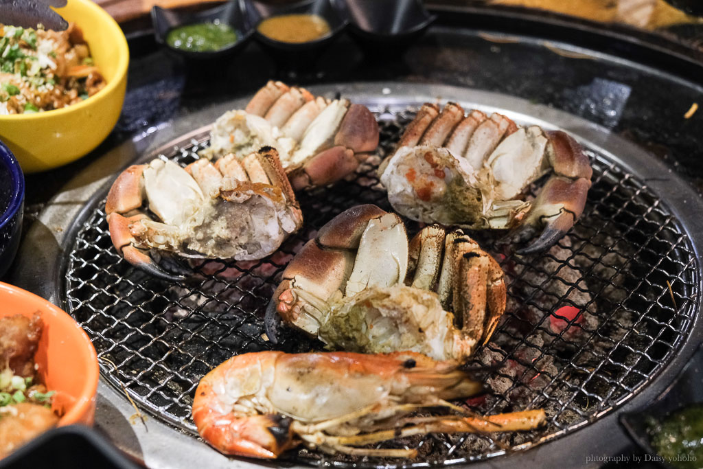 尖叫 SCREAM 精緻炭火燒肉｜活跳跳泰國蝦、巨大蚵仔，還有超酷蟹膏料理！