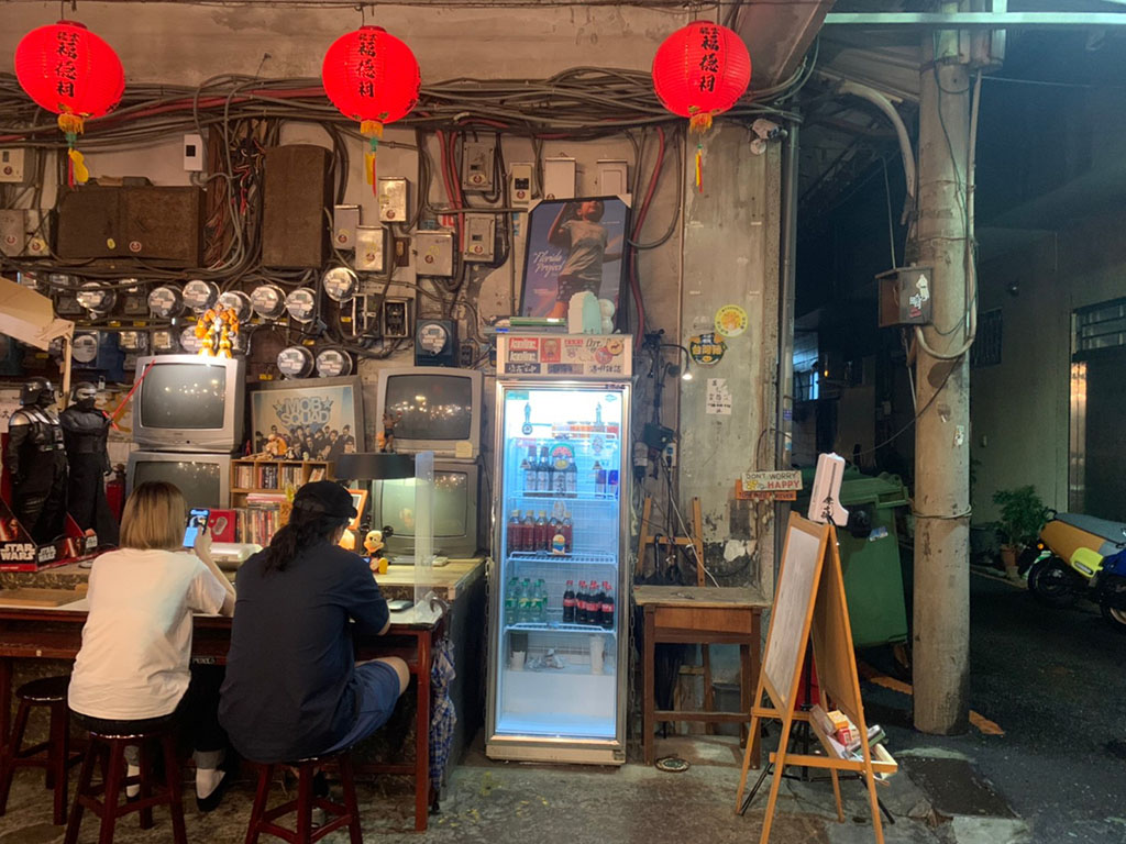 別嗆大叔｜隱身台中模範市場美味咖哩，夜間開賣咖哩還賣唱片！沒有音樂就沒有咖哩！