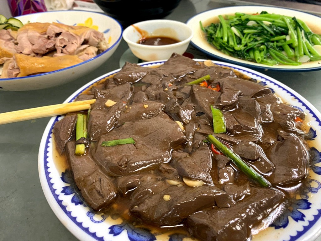 新竹城隍廟美食｜北門街鴨肉許之許二姊專程朝聖｜傳說中超好吃的新竹炒鴨血和鴨肉