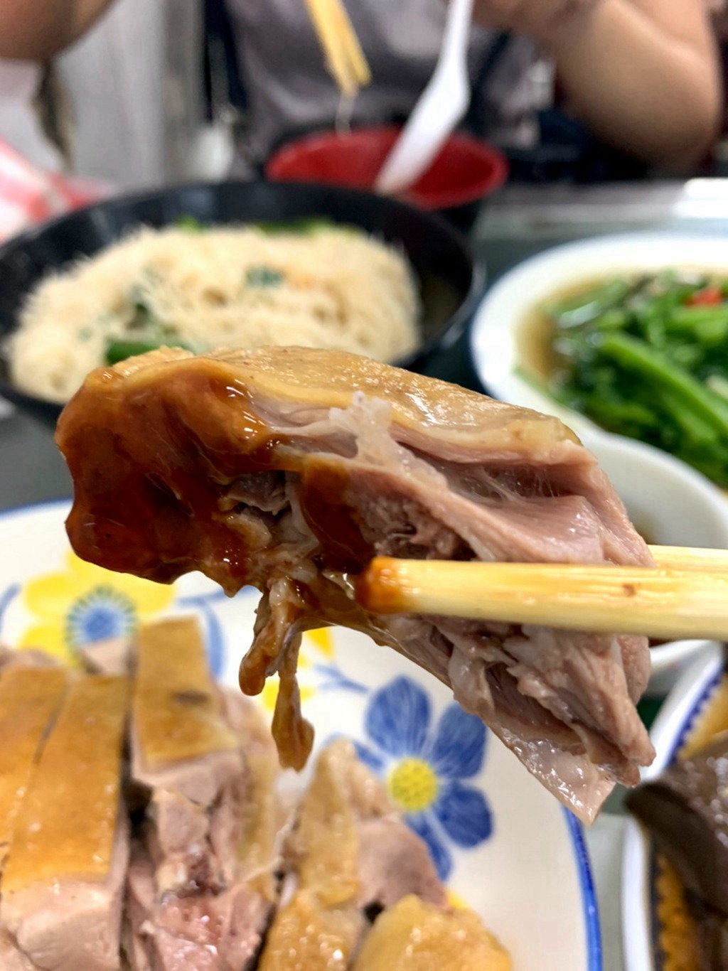 新竹城隍廟美食｜北門街鴨肉許之許二姊專程朝聖｜傳說中超好吃的新竹炒鴨血和鴨肉