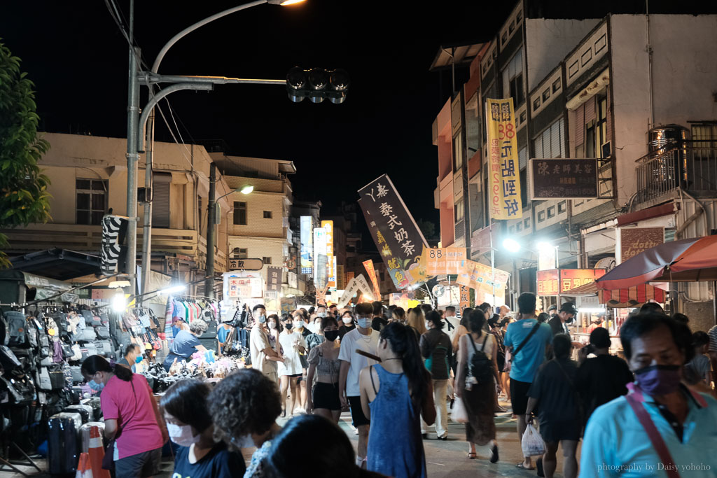 恆春夜市, 屏東美食, 週日限定恆春夜市營業時間, 恆春夜市美食, 皮蛋臭豆腐, 恆春地瓜球, 恆春景點