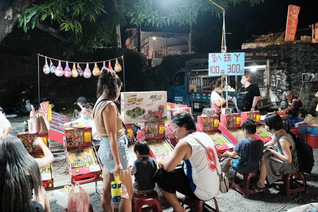 恆春夜市, 屏東美食, 週日限定恆春夜市營業時間, 恆春夜市美食, 皮蛋臭豆腐, 恆春地瓜球, 恆春景點