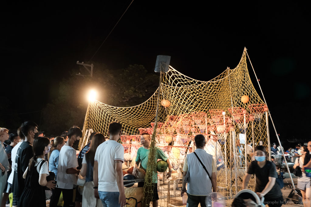 恆春夜市, 屏東美食, 週日限定恆春夜市營業時間, 恆春夜市美食, 皮蛋臭豆腐, 恆春地瓜球, 恆春景點