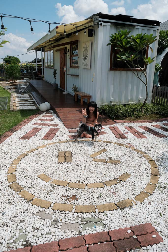 嘉義帳篷野餐「Picgather 吾友野事」環境超美的寵物友善餐廳，大草坪、白色貨櫃