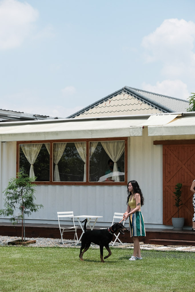 嘉義帳篷野餐「Picgather 吾友野事」環境超美的寵物友善餐廳，大草坪、白色貨櫃