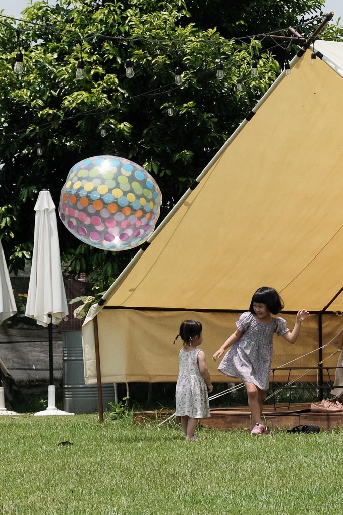 嘉義野餐「Picgather 吾友野事」環境超美的寵物友善餐廳，大草坪、帳篷、白色貨櫃