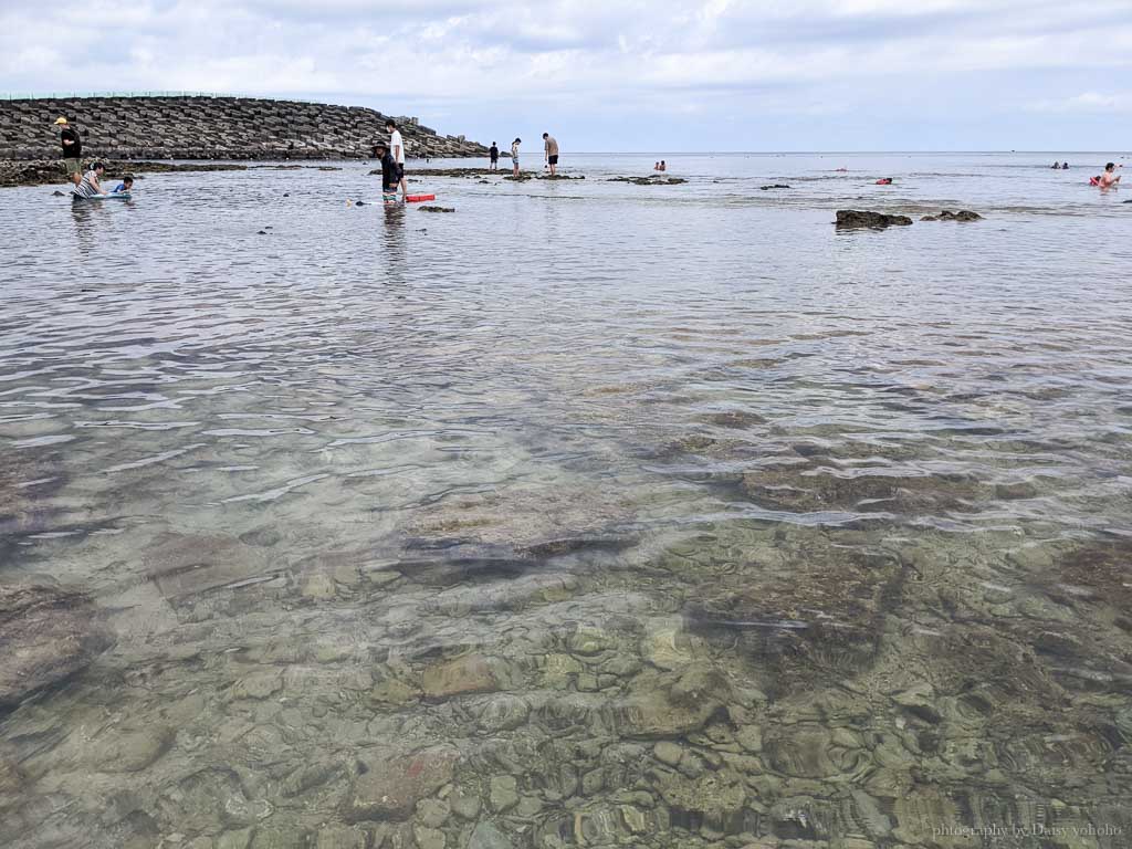 墾丁礁岩灘「小巴里島灘岩」，夏天海水溫溫熱熱，藏了好多小螃蟹、小小魚！