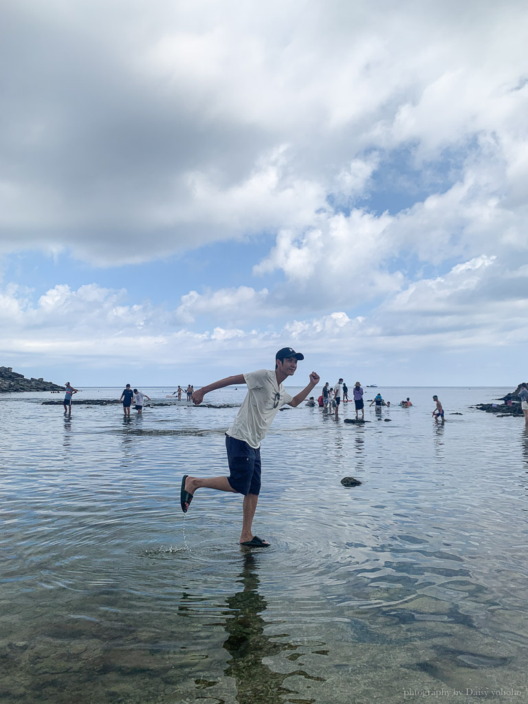 墾丁礁岩灘「小巴里島灘岩」，夏天海水溫溫熱熱，藏了好多小螃蟹、小小魚！