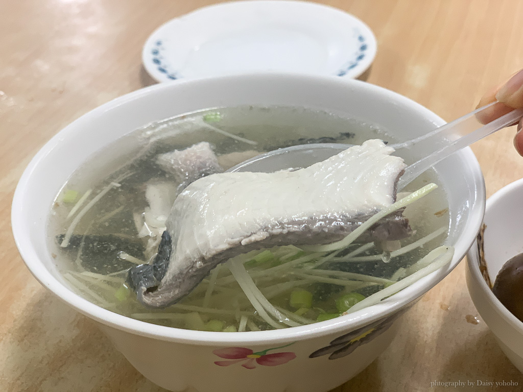 保安路·林家魚皮，像布丁口感的虱目魚皮，鹹粥、清湯、魚腸都吃得到！