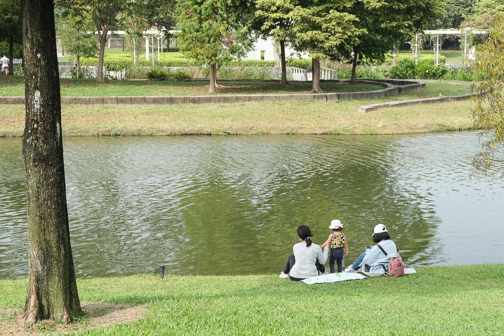 台南歐風建築「奇美博物館」花園草坪野餐，白色宮殿為背景，一秒飛歐洲！