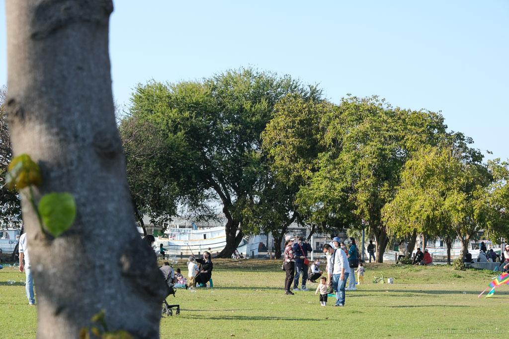 安平放風箏好去處「林默娘公園」毛小孩奔跑、小孩滑草玩泡泡親子活動地