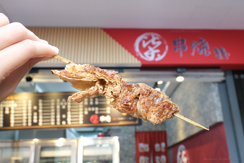 逢甲夜市必吃柒串燒屋｜食尚玩家推薦台中串燒店，一串$19起！逢甲宵夜美食