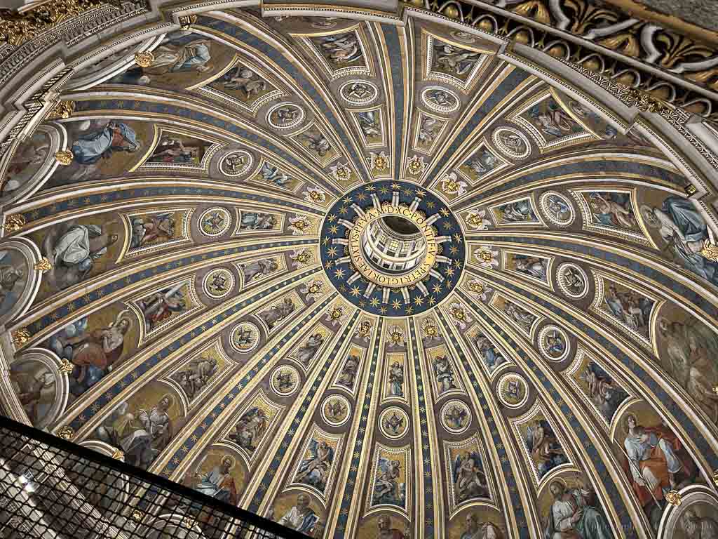 梵蒂岡・聖彼得大教堂》世界最大巴洛克式教堂，穹頂太壯觀，但登頂爬到崩潰！