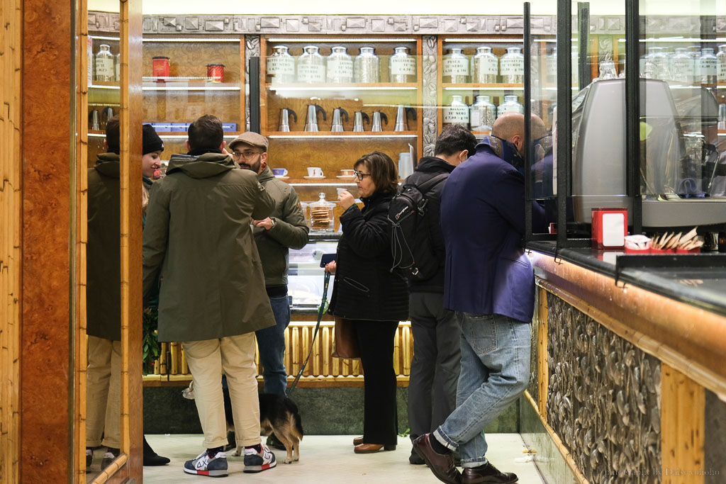金杯咖啡, 羅馬咖啡館, 義大利咖啡, 義大利必喝咖啡, 萬神殿旁咖啡館, 金杯巧克力咖啡豆, 金杯女王咖啡豆價格 羅馬萬神殿旁咖啡館:金杯咖啡館