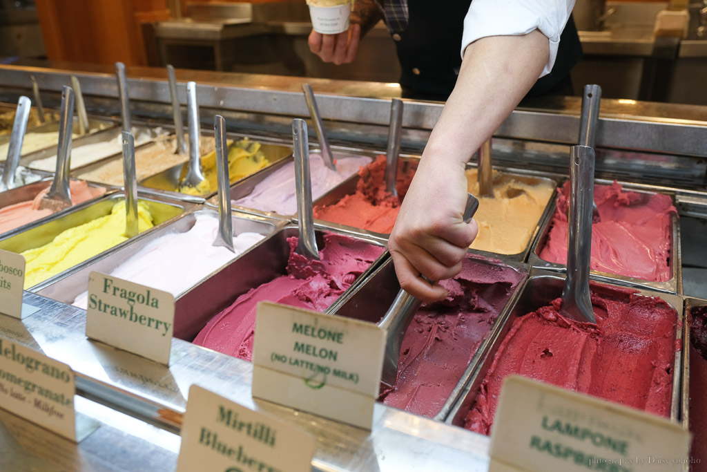 羅馬百年冰淇淋店「Gelateria Giolitti」教宗也愛這間，鮮奶油超好吃！免費加起來！