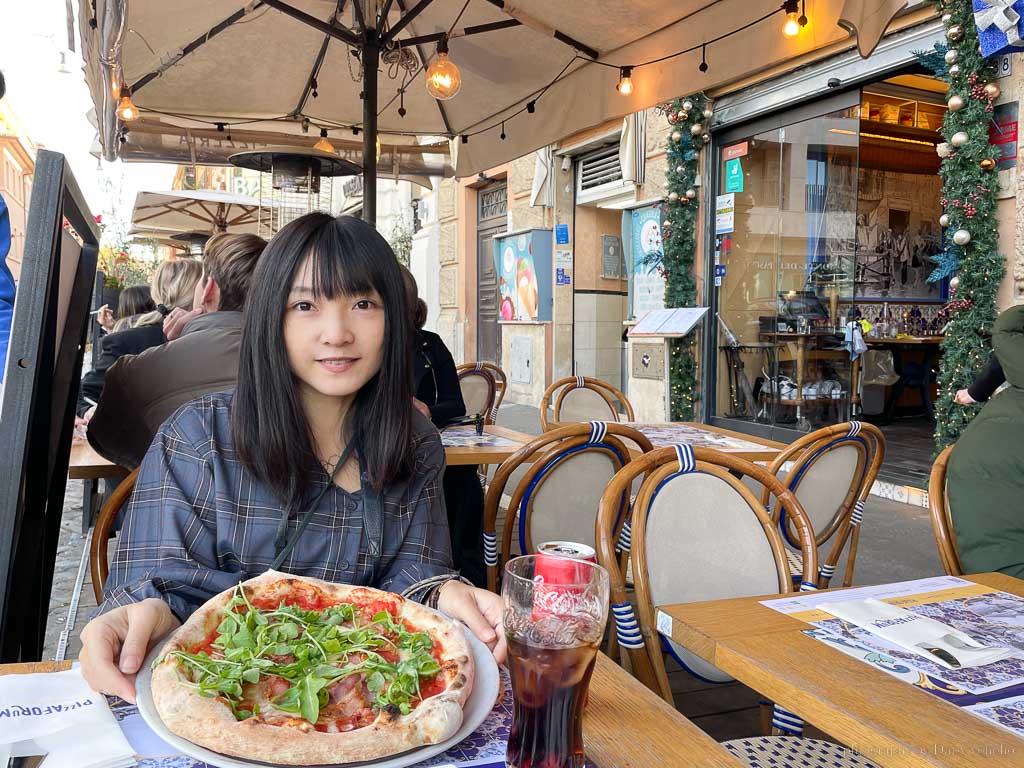 羅馬競技場美食》Ristorante Pizza Forum Roma 柴火燒的窯烤拿坡里披薩，Carbonara好吃！