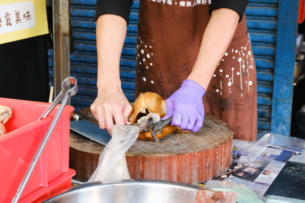 嘉義竹崎市場「悟食美味」飄香40年的蔗香燻雞、鹹水雞，鹹甜香鴨米血特好吃！