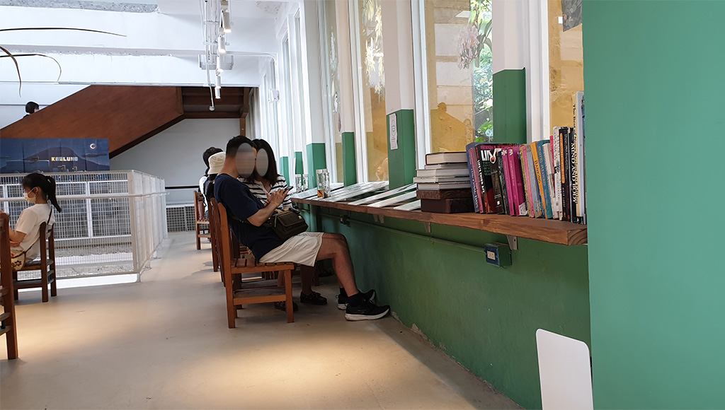 太平國小青鳥書屋｜基隆廢棄國小改造旅遊新景點，地標公園旁文青書店咖啡廳眺望基隆港