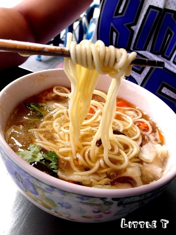台南國華街小吃|阿婆魯麵,古早味老店,府城小吃