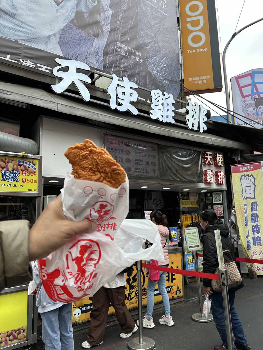 天使雞排台中一中店｜一中街排隊美食，比臉小竟比手掌厚又多汁的雞排 @黛西優齁齁 DaisyYohoho 世界自助旅行/旅行狂/背包客/美食生活