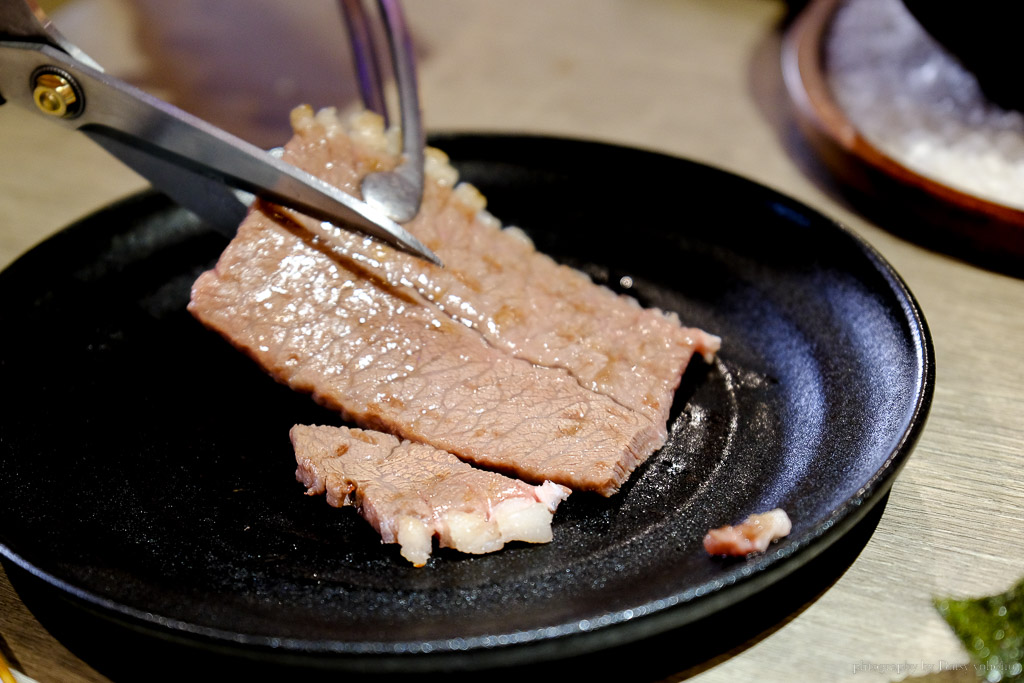 山鯨燒肉-漢口店》台中人氣燒肉，超華麗A5和牛寶箱，免費和服體驗讓人一秒到日本！