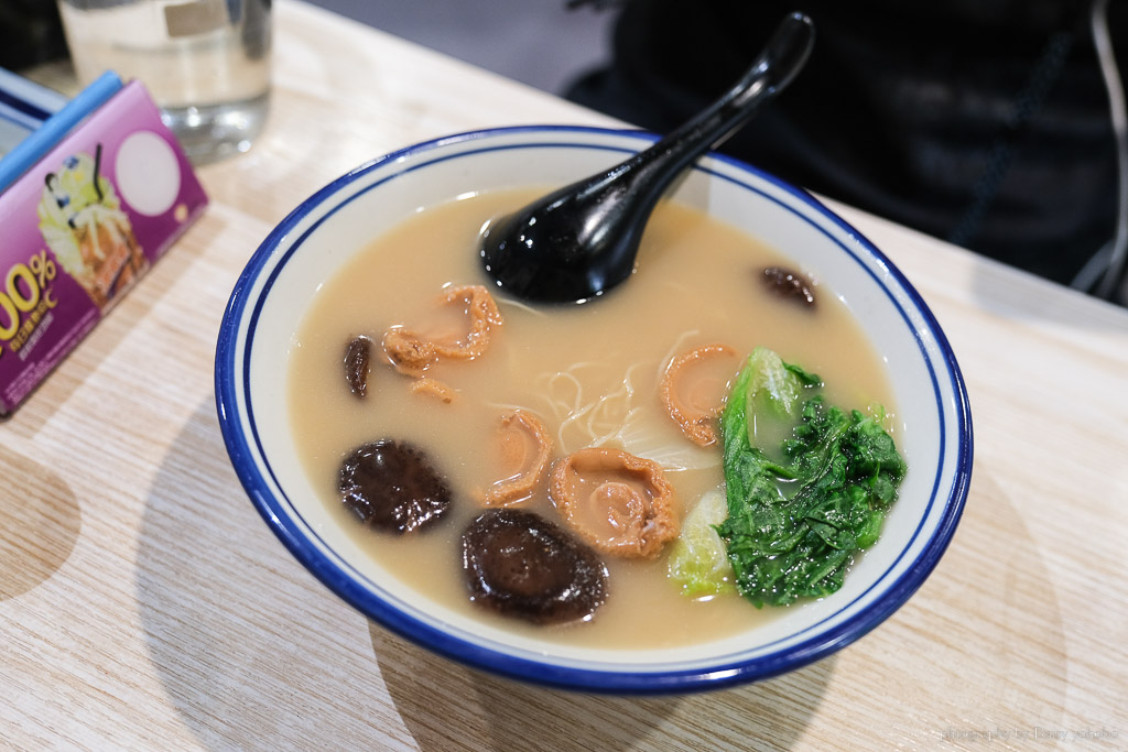 澳門路環人氣美食》路環碼頭麵館，招牌魚翅湯麵，十分濃郁好喝的上湯！